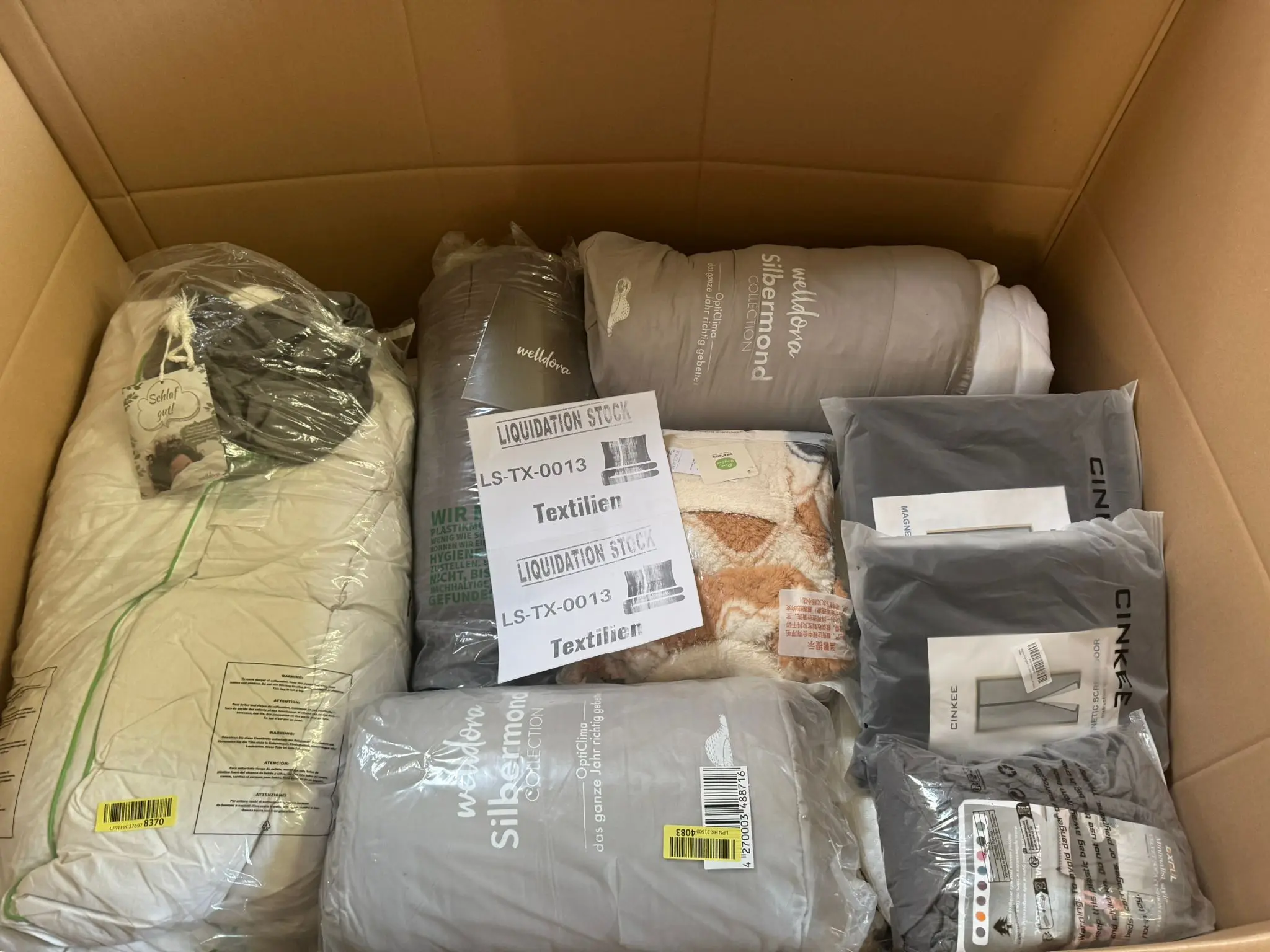 Cinkee Magnetic Screen Door, Blankets and more